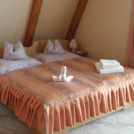 Kristaly Apartman Bed & Breakfast Heviz Exterior photo