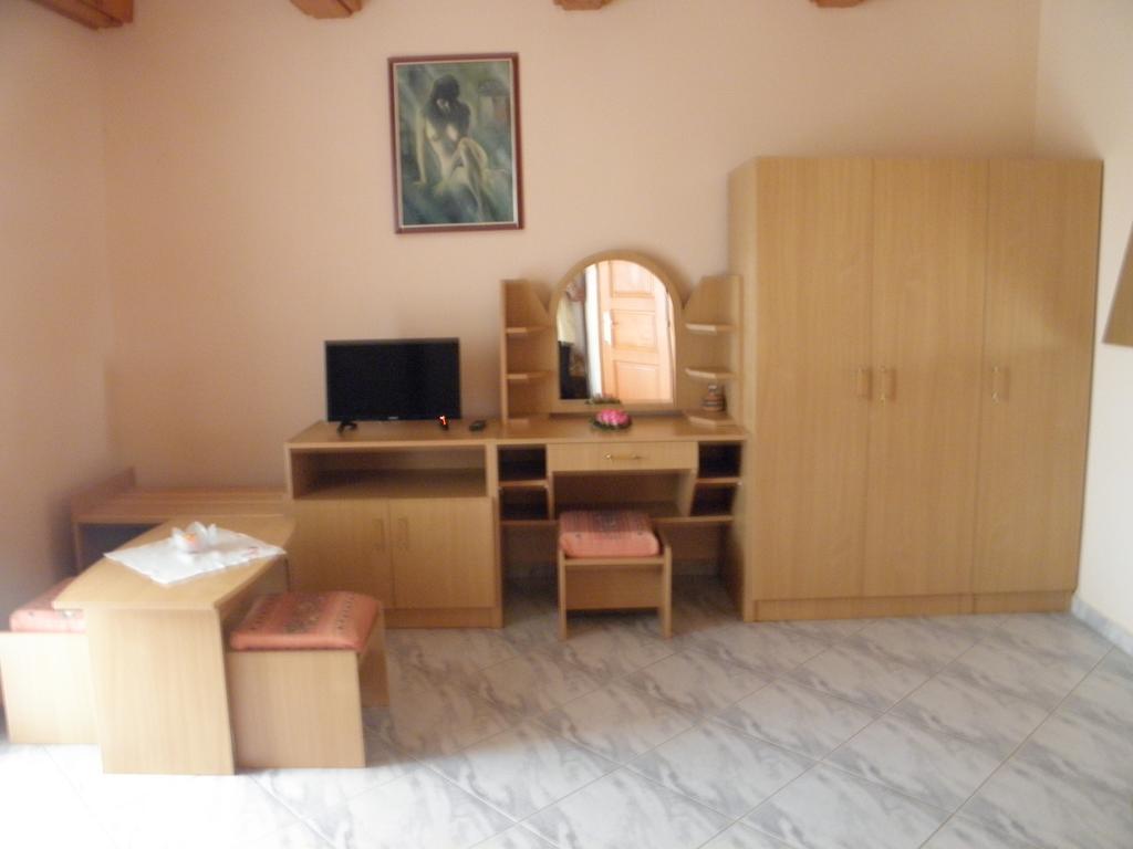 Kristaly Apartman Bed & Breakfast Heviz Exterior photo